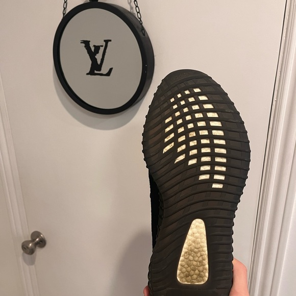 Adidas Yeezy 350 v2 "Oreo" - Picture 2 of 5